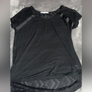 Black Maurices high to low t-shirt women’s Large